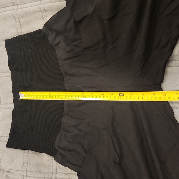 French Connection Black Cropped Pants Size 6! - Picture 8 of 10